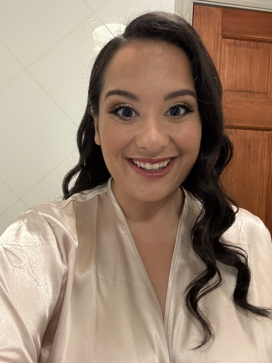 KaylaSaysMore's tweet image. good morning. about to be in a friend’s wedding. this is what I look like with makeup and big lashes 👁️👄👁️