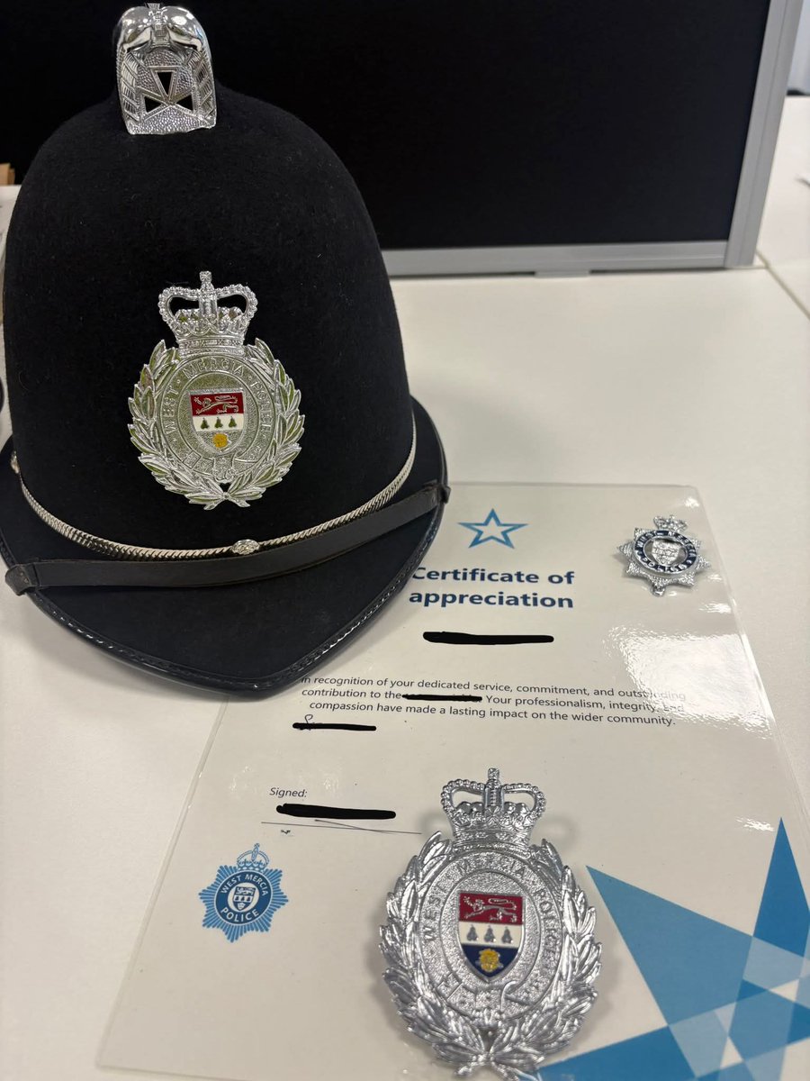 InspRichField's tweet image. A great example of neighbourhood policing in action. 💙

Redditch Police made a gentleman&apos;s lifelong dream of being a police officer come true — complete with a badge, hat, and even a tour of the police car! 🚓✨

 #NeighbourhoodPolicing #CommunityMatters