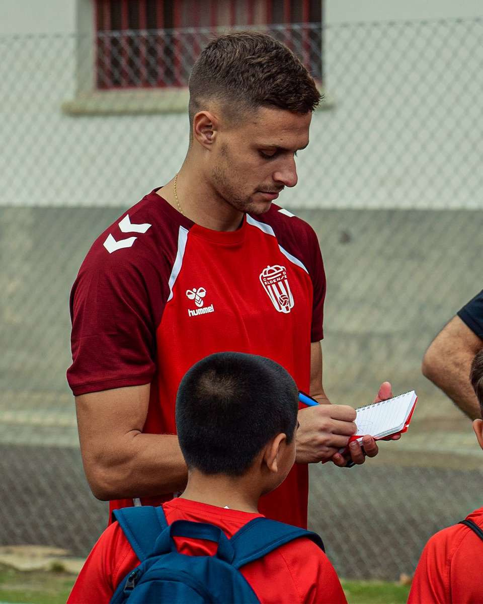 CD_Eldense's tweet image. 🏕️⚽️ El 𝐂𝐚𝐦𝐩𝐮𝐬 𝐝𝐞 𝐕𝐞𝐫𝐚𝐧𝐨 del #CDEldense de visita al primer equipo 🔵🔴
#AupaDeportivo #FuturoAzulgrana