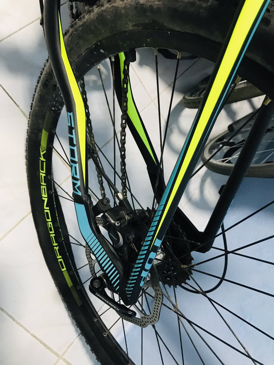 karmsdesu's tweet image. Selling off my dad’s old Crossmac Storm 32 bike!
RM1000. Negotiable for serious buyer only.
Tires flat, slightly rusted but only been used twice in many years.
DM for info. RT appreciated!