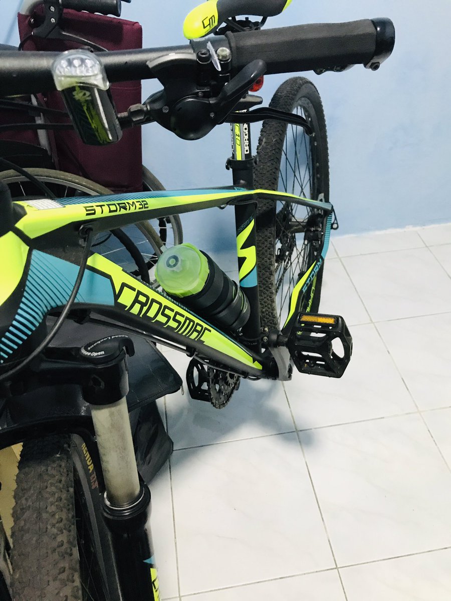 karmsdesu's tweet image. Selling off my dad’s old Crossmac Storm 32 bike!
RM1000. Negotiable for serious buyer only.
Tires flat, slightly rusted but only been used twice in many years.
DM for info. RT appreciated!