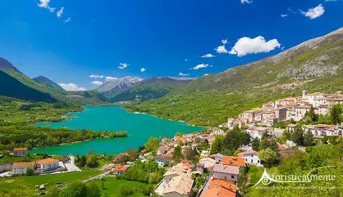 LoryBudano2's tweet image. "L’Abruzzo detiene un record: il 30 per cento del suo territorio è protetto dalle leggi ambientali. Nessun’altra regione in Europa può vantare tanto.
(Enrico Massetti)"
#ViaggiDAutore
#SalaLettura