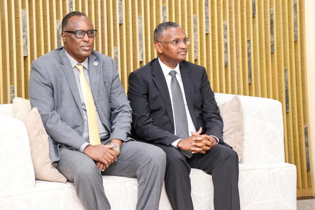 Radio Muqdisho (@radiomuqdisho) on Twitter photo President <a href="/HassanSMohamud/">Hassan Sheikh Mohamud</a> has arrived in Djibouti for an official visit. He will meet President IsmaĂŻl Omar Guelleh to advance bilateral ties, with a focus on security, economic cooperation, political alignment, and regional stability. President <a href="/HassanSMohamud/">Hassan Sheikh Mohamud</a> has arrived in Djibouti for an official visit. He will meet President IsmaĂŻl Omar Guelleh to advance bilateral ties, with a focus on security, economic cooperation, political alignment, and regional stability.