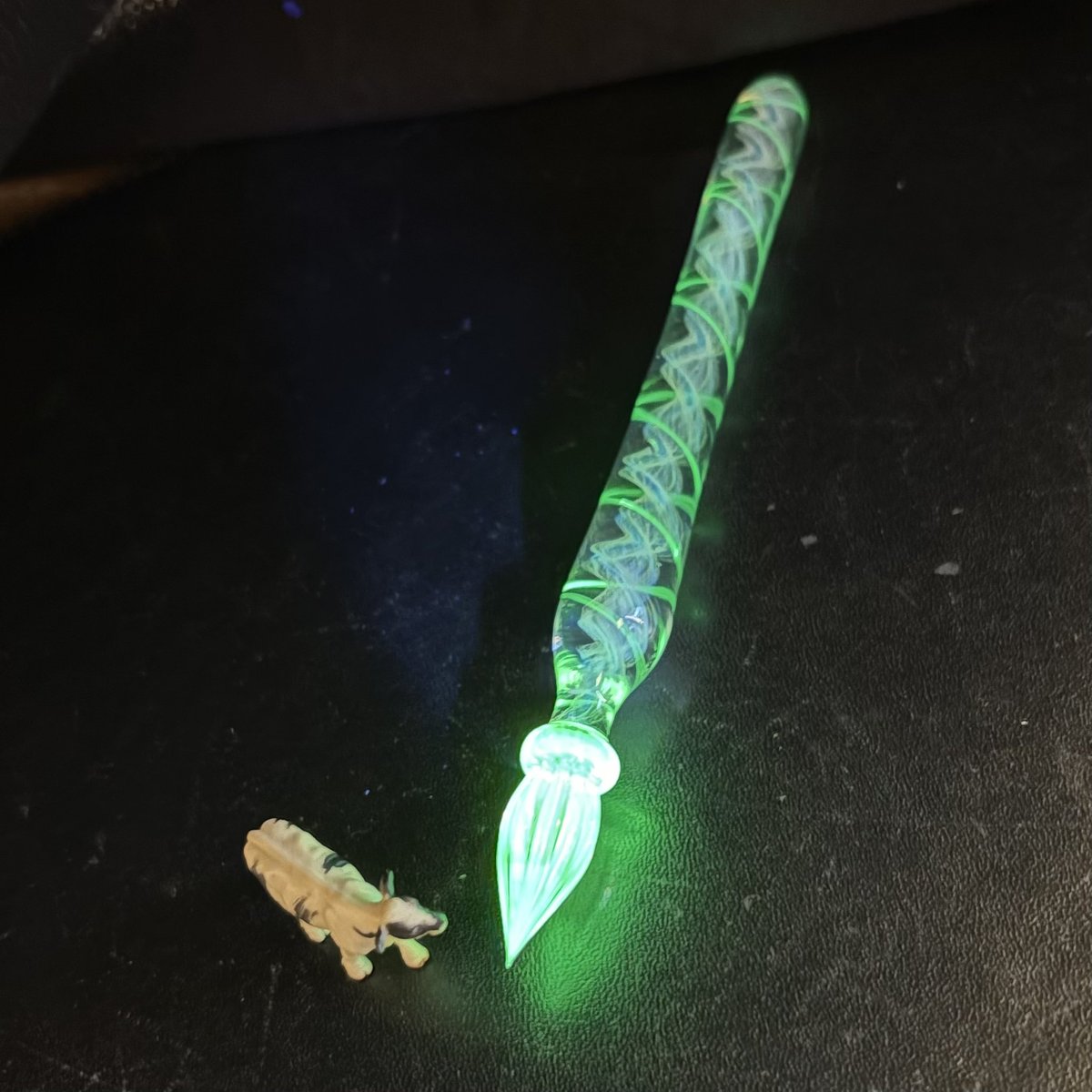 DT_stylo's tweet image. kokeshiのフェザーガラスペン、新色が入荷しています。
明日2025/07/27は、kokeshiのガラスペン無料調整会です。作家の藤田さんを店頭にお招きします。