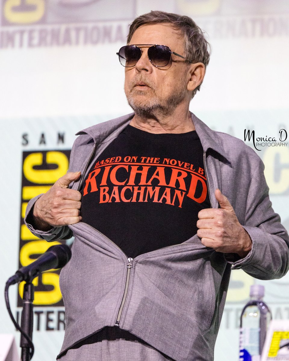 MonicaDPhoto's tweet image. .@MarkHamill makes an entrance at San Diego Comic Con, for The Long Walk, a novel by Richard Bachman, aka as @stephenking.
#markhamill #thelongwalk #thelifeofchuck #lukeskywalker #starwars #thejoker #themandalorian #sdcc #SDCC2025
