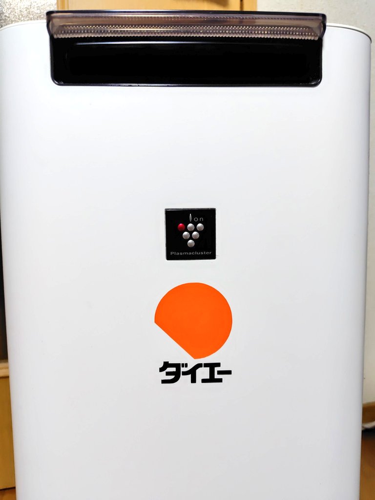 wajiro_ao_model's tweet image. 鉄道模型のマスキングテープを切り出すためにカッティングマシンを購入したけど、それ以外の用途で使う事が無かった。ステッカーシートを入手したので、試しにロゴマークをカットしてみた。予想以上に綺麗にできて驚いている。原稿を作るのが面倒だけど、機械はしっかり切ってくれて優秀。