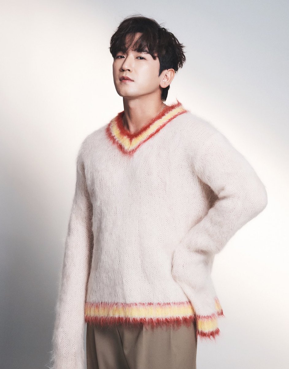 revistakoreain's tweet image. #LeeMinWoo (#Shinhwa) anuncia por meio de carta manuscrita aos fãs que irá se casar.
Primeiramente ele disse que gostaria de dar a notícia pessoalmente aos fãs, para que eles não se sintam decepcionados ao saberem por outras fontes. O artista também disse que pensou muito sobre…