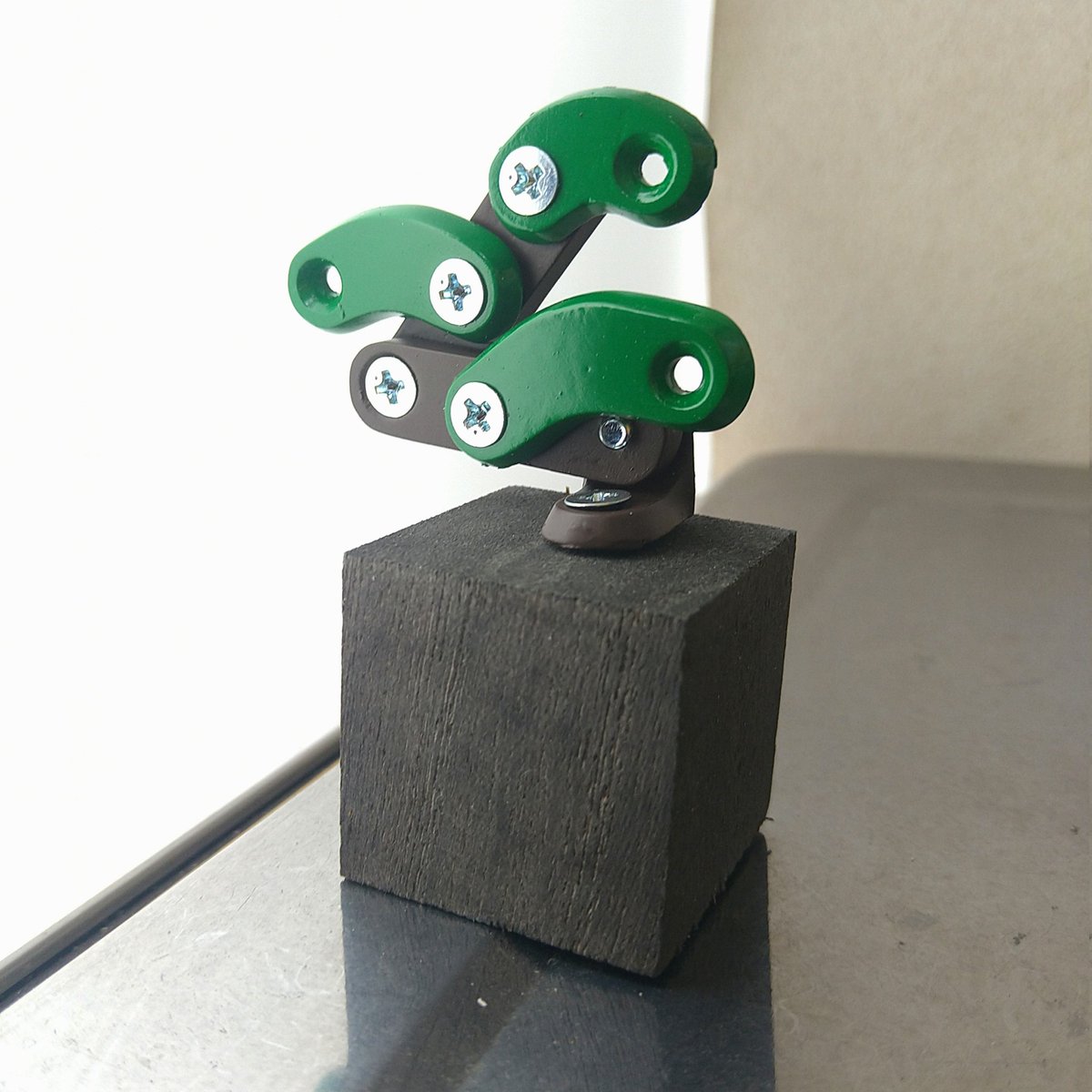 claymanlabo's tweet image. 先週、浅草神社にも奉納された新作「ネジ可動盆栽」も何点か準備しています。