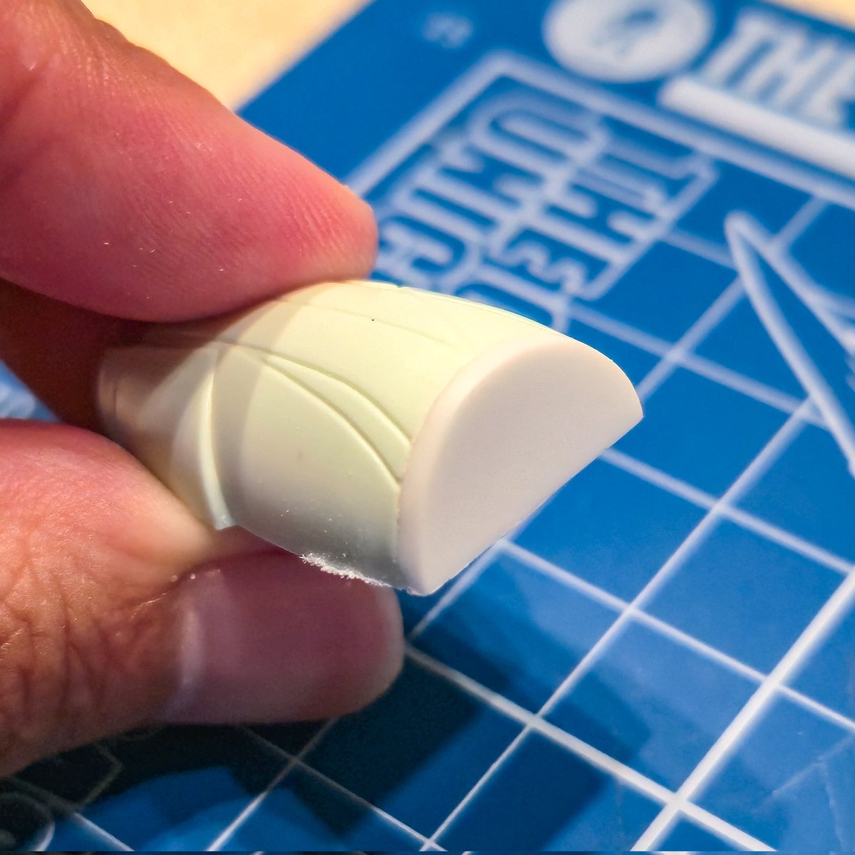 sakyo_ukyo69's tweet image. ターンX
右腕のカットした部分の底面をプラ板で作成。
ここに、穴を周囲に5つとセンターに3ミリ、穴を掘ります♪😄
それをやったら1回試着してから、サフやってきます💪