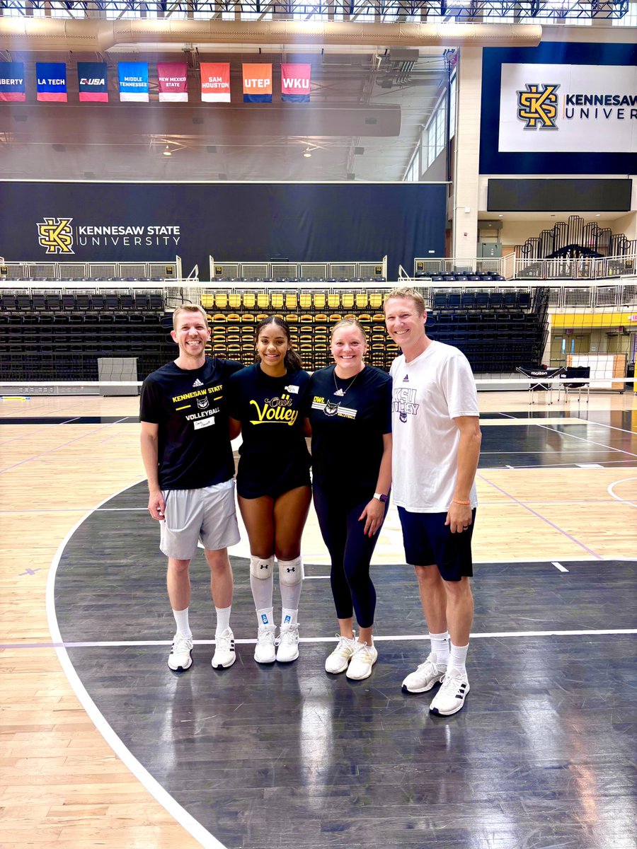 AvaRoberson_10's tweet image. I had a #HootyHoo of a time at the @ksuowlsvb elite camp! Thanks Coach Schunzel, Coach Britter, and Coach Beyer for the one on one instructions and high pace drills. Learned a lot. Go Owls! ππ¦ #ksuowls #alabamaperformance