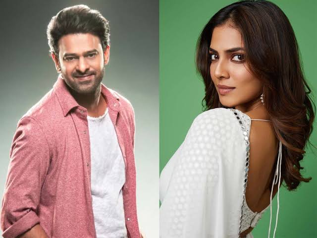 PrabhasNetwork_'s tweet image. Our #TheRajaSaab Actress - #MalavikaMohanan Shared Her Favourite Moment On Sets 😍❤️🔥
The First Meet with Our Darling #Prabhas ❤️
"He was Charismatic, warm, welcoming & might I add a Fantastic Conversationalist" ❤️🥰