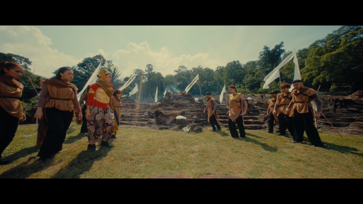 cartapop's tweet image. Aisha Retno has released the music video for "JEDA".
Watch: youtu.be/WO45XM0vDUU?si…
