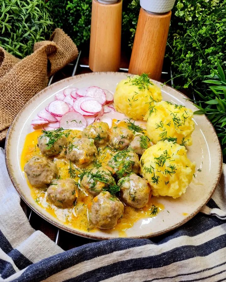 ArtSwarog's tweet image. 🍽️🤤🙏