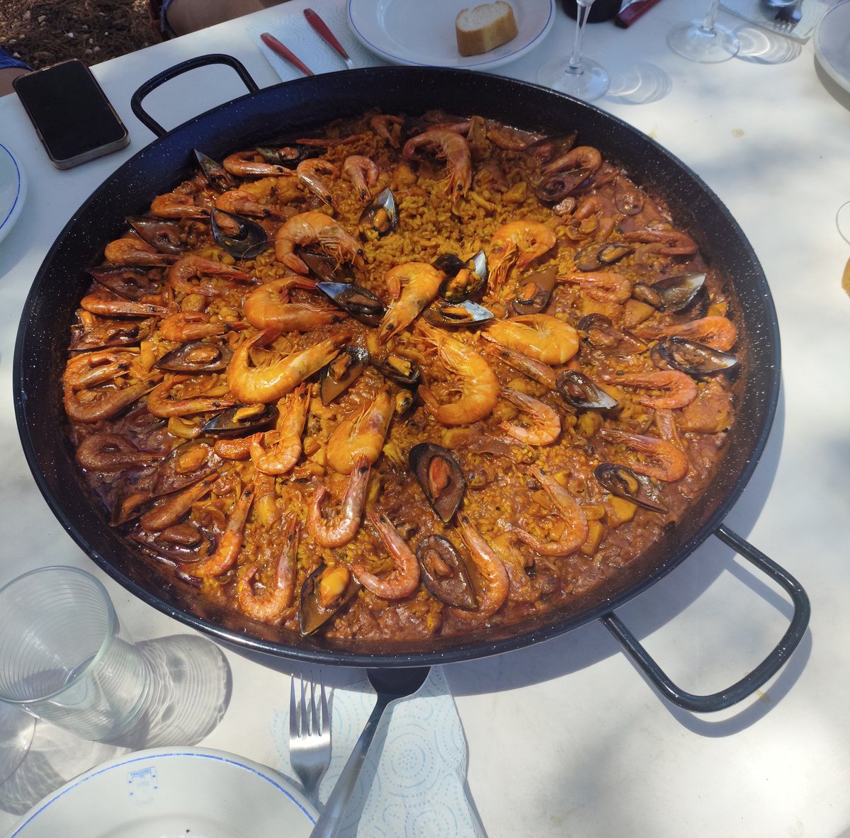 KierianV's tweet image. Today i will be kinda off for the day

Eating a paella with my boys 🇪🇦

Spanish food &amp;gt;&amp;gt;&amp;gt;&amp;gt;