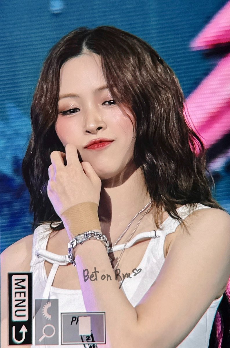 betonryu_srj's tweet image. 250726 가요대전 

#ITZY #있지 #RYUJIN #류진
@ITZYofficial