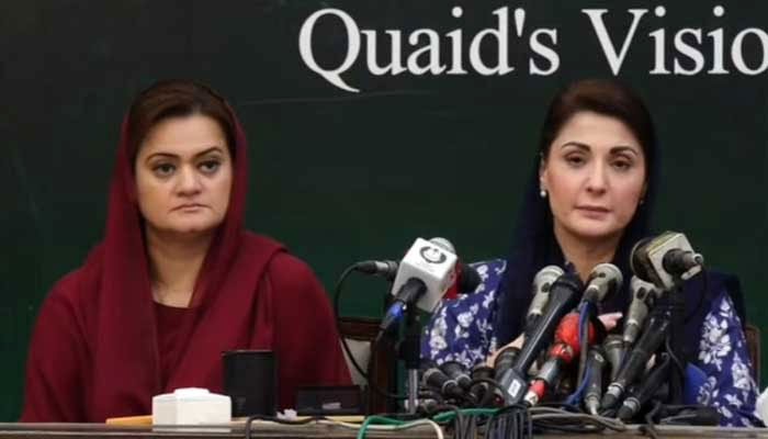 snipeir1's tweet image. ان دو عورتوں کے بارے میں آپ کی رائے؟؟