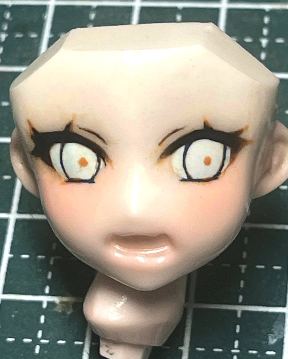 MORUMO64's tweet image. エナメル筆塗り→エナメルエアブラシ塗りにやり方変えたらアイペの精度が桁違いに上がってワロタ
マスキングめんどいけどこのやり方でいこう