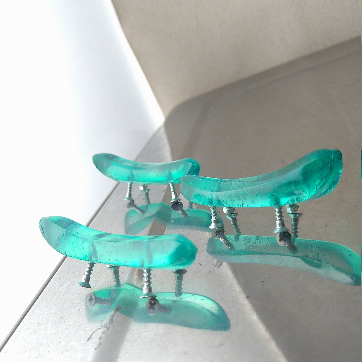 claymanlabo's tweet image. 季節物で「ネジ精霊馬🥒」「精霊牛🍆」も準備してます