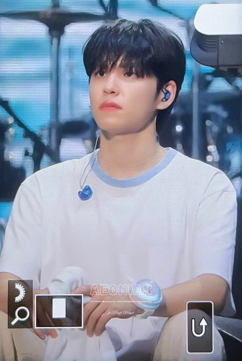 aeonian_PIL's tweet image. 250726 Pier10 #μν #WONPIL #λ°μ΄μμ€ #DAY6 preview