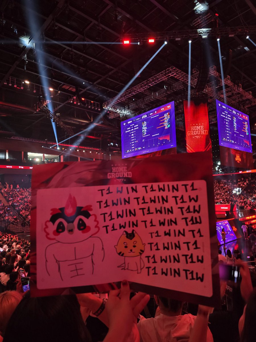 starlitskyxx's tweet image. #T1WIN ❤️