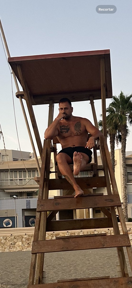 The master will always be at the top and you below, adore me and give me your fucking money 👊🏻