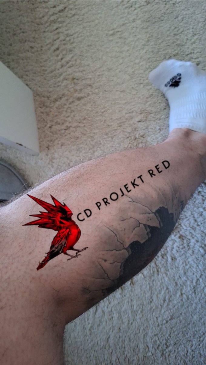 TRettsch's tweet image. Das Gefühl, mit meinem neuen @CDPROJEKTRED Tattoo alles richtig gemacht zu haben, weil aus einem vorbei fahrenden Auto gebrüllt wird &quot;Hey, echt geiles Tattoo&quot;! 

Es war wirklich jeden Eddie wert😍

Concept Art vs. Final Product