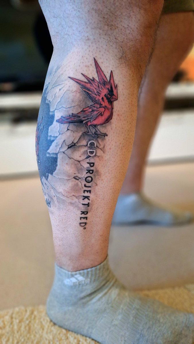 TRettsch's tweet image. Das Gefühl, mit meinem neuen @CDPROJEKTRED Tattoo alles richtig gemacht zu haben, weil aus einem vorbei fahrenden Auto gebrüllt wird &quot;Hey, echt geiles Tattoo&quot;! 

Es war wirklich jeden Eddie wert😍

Concept Art vs. Final Product