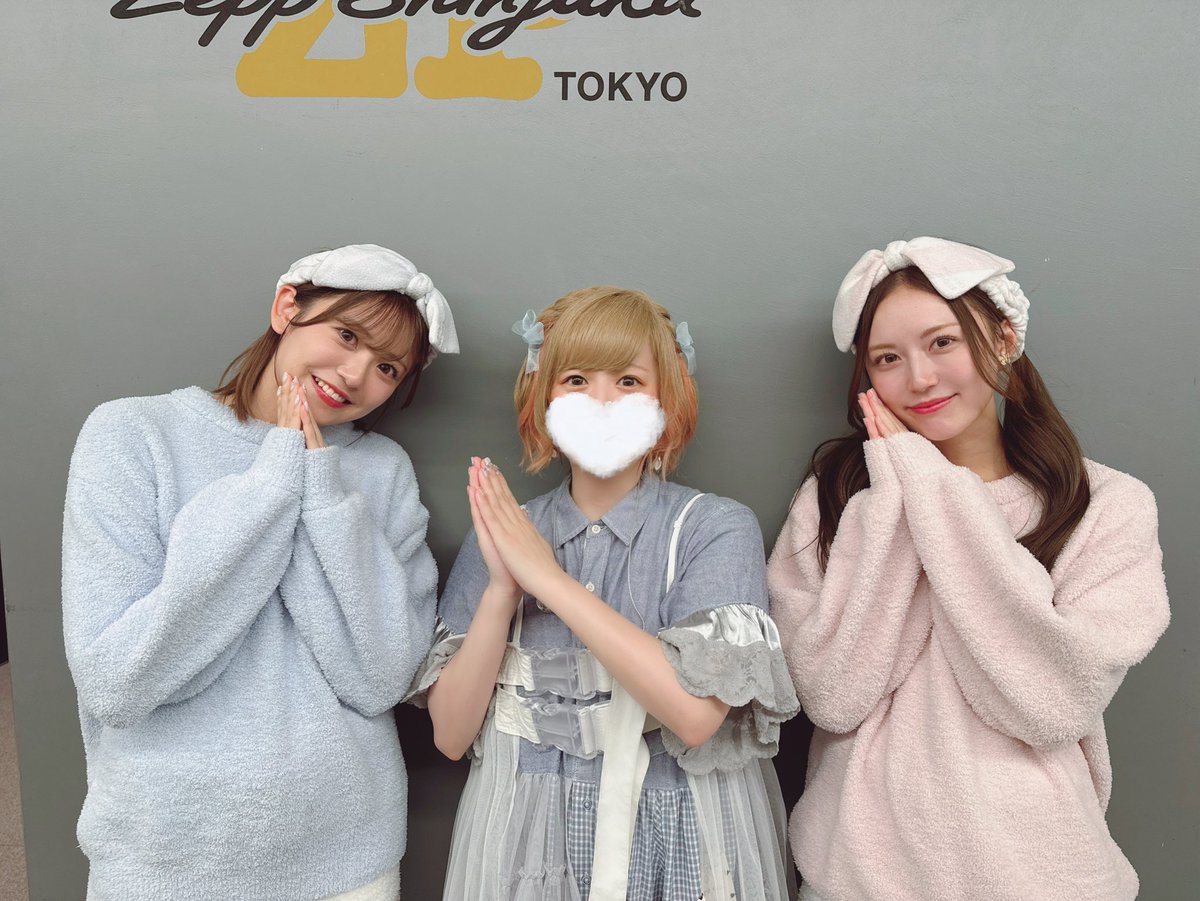 Suupeasofficial's tweet image. 「#アニソフィアフェス2025 Summer」にてご一緒させていただきました、
#あやぽんず* (@ayaponzu111 )さん
#高嶺のなでしこ ( @takanenofficial )さん
+α/#あるふぁきゅん。(@alfa10alfa )さん
とお写真撮っていただきました(˘ω˘)スヤァ
またご一緒出来るように #Suupeas 頑張ってまいります!