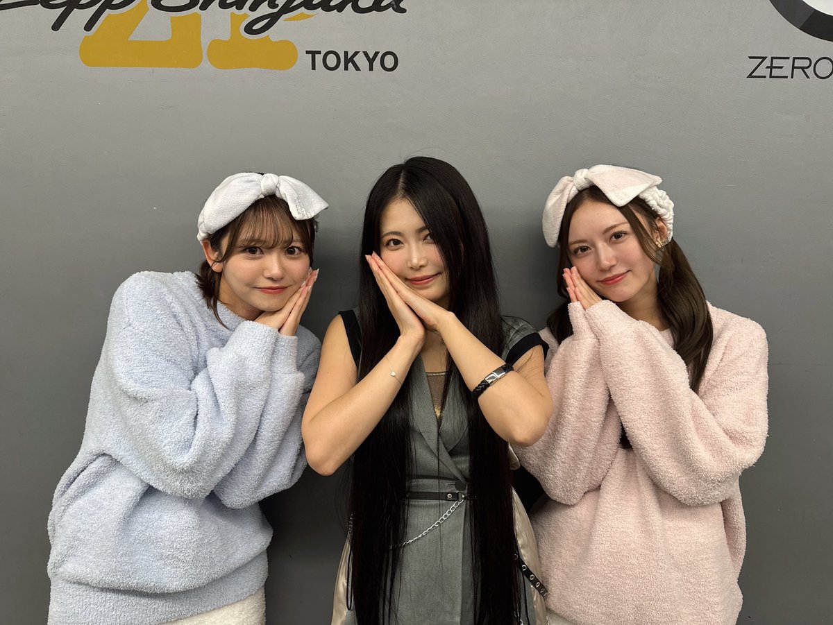 Suupeasofficial's tweet image. 「#アニソフィアフェス2025 Summer」にてご一緒させていただきました、
#あやぽんず* (@ayaponzu111 )さん
#高嶺のなでしこ ( @takanenofficial )さん
+α/#あるふぁきゅん。(@alfa10alfa )さん
とお写真撮っていただきました(˘ω˘)スヤァ
またご一緒出来るように #Suupeas 頑張ってまいります!