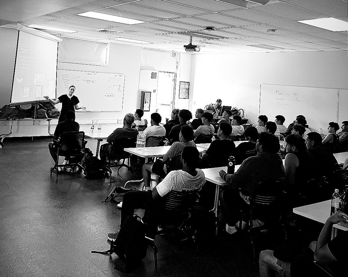 HMOB_Football's tweet image. Ms. Cotti, Nutritionist X #HMOB

Giving our players the education and resources for optimal performance.