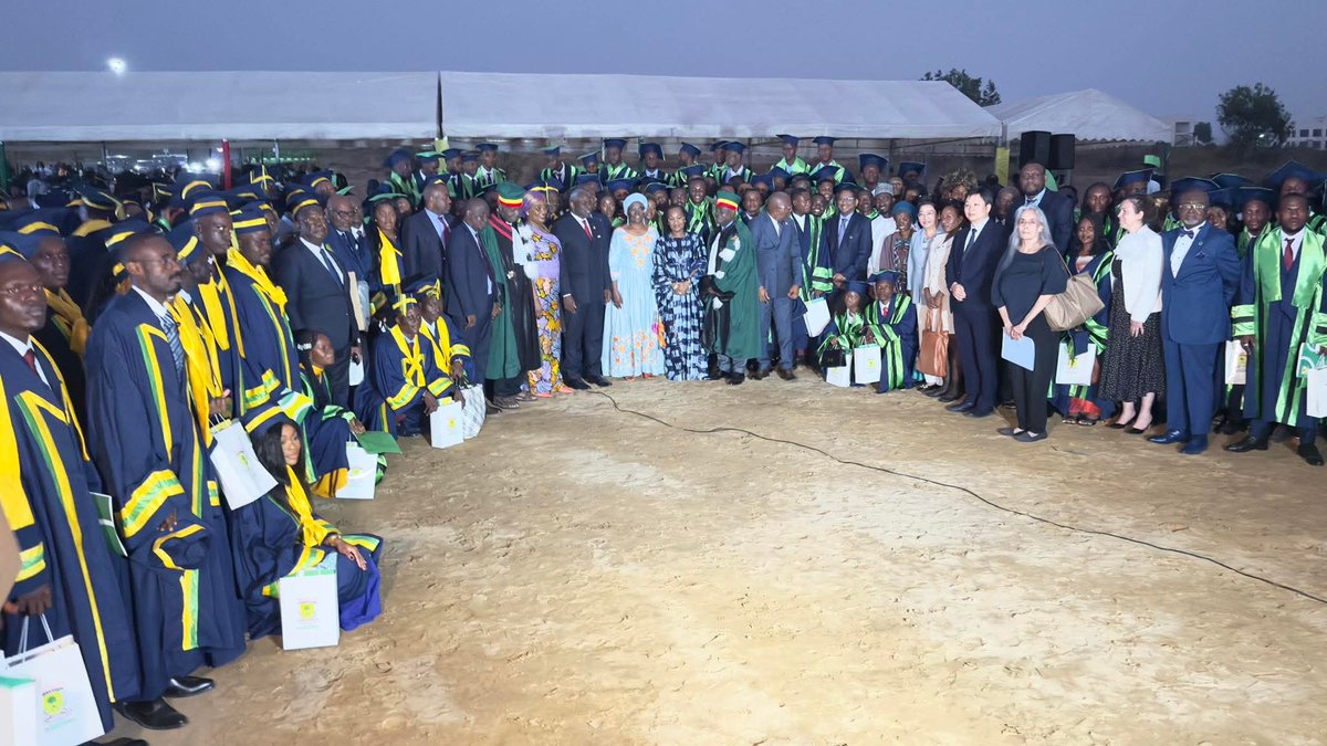 Cérémonie de congratulations de la 3ᵉ promotion de Licence et de la 1ʳᵉ promotion de Master de l’Université Denis SASSOU NGUESSO

facebook.com/share/p/1a9AU3…
