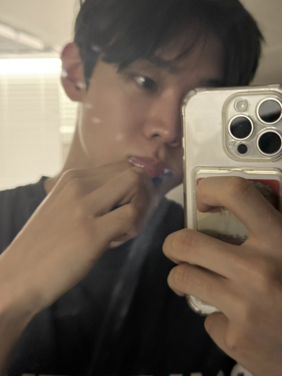 Demian_tweet's tweet image. 🪼 이렇게 더운 적은 처음인 것 같은데....