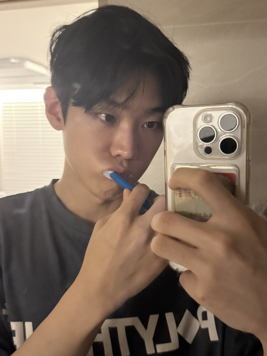 Demian_tweet's tweet image. 🪼 이렇게 더운 적은 처음인 것 같은데....