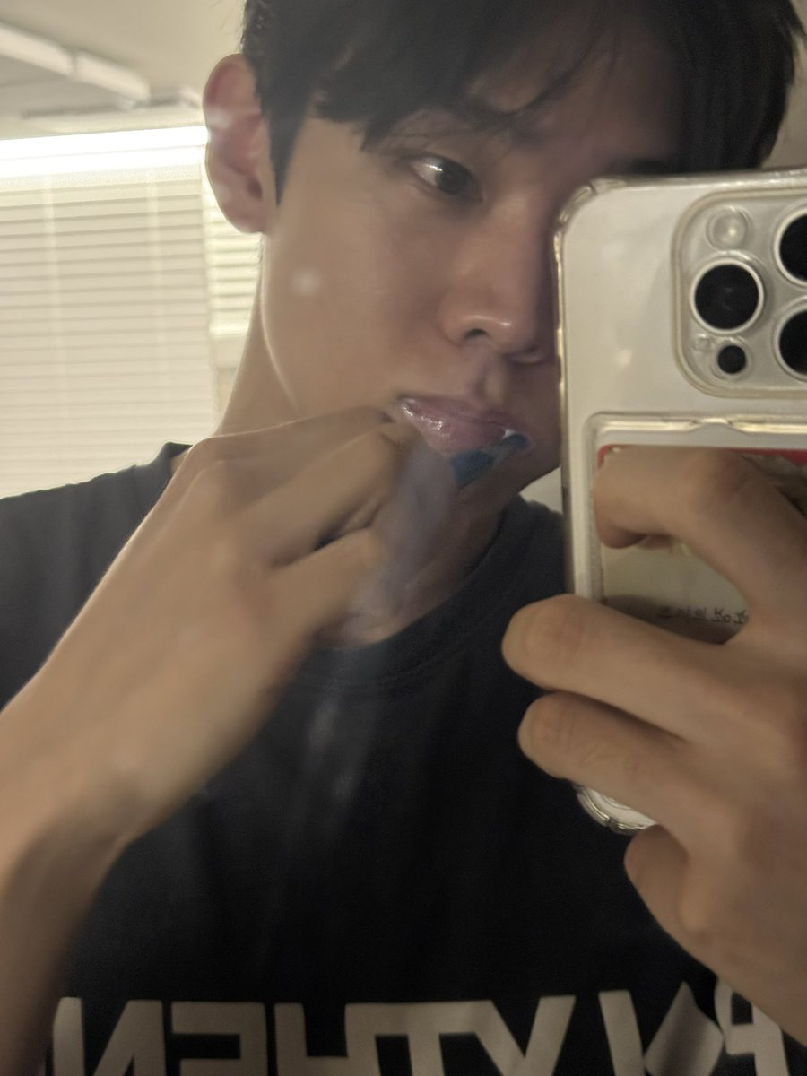 Demian_tweet's tweet image. 🪼 이렇게 더운 적은 처음인 것 같은데....