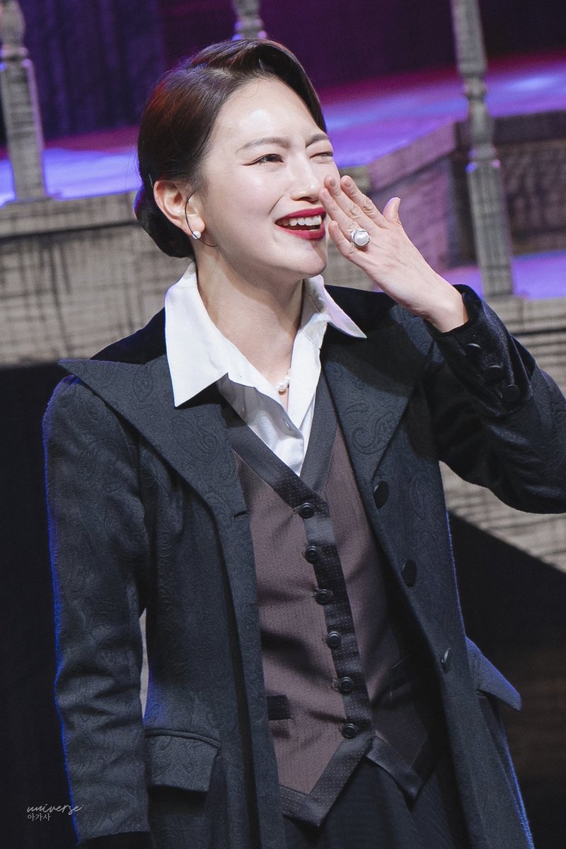 idyiwrit's tweet image. 새로운 안느 착장이 어딘가 익숙하다 했더니 아가사였슨 ...