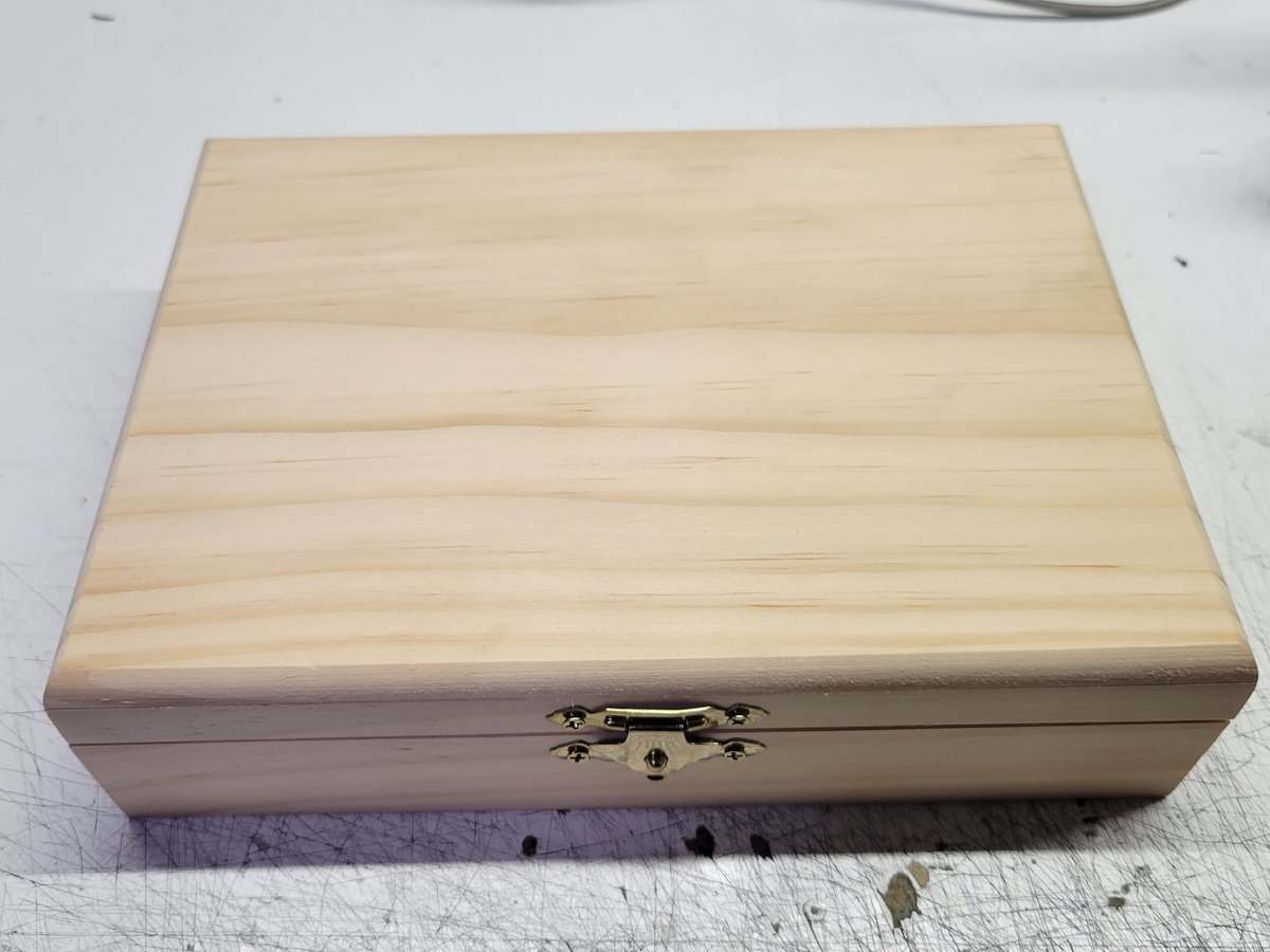 yangzerstoerung's tweet image. なんとなくでも手頃な箱見つかってよかったな…
てか自分で作ったもの、作ったあとは大体雑に転がしてるだけなので
こういうのに納めるの意外に楽しい