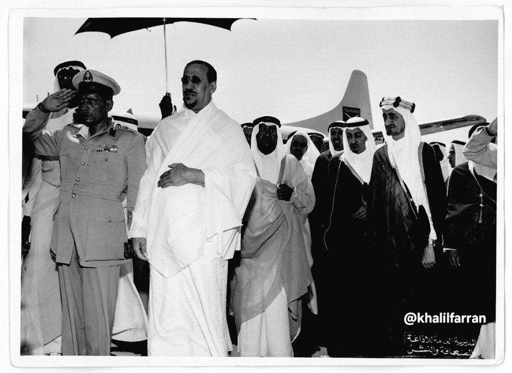 khalilfarran's tweet image. #الملك_سعود_بن_عبد_العزيز
#الملك_فيصل_بن_عبد_العزيز
#الأمير_عبد_الله_الفيصل
صورة من السبعينيات الهجرية في إحدى مواسم الحج .
اللهم أغفر لهم وارحمهم وأسكنهم فسيح جناتك يا رب العالمين .