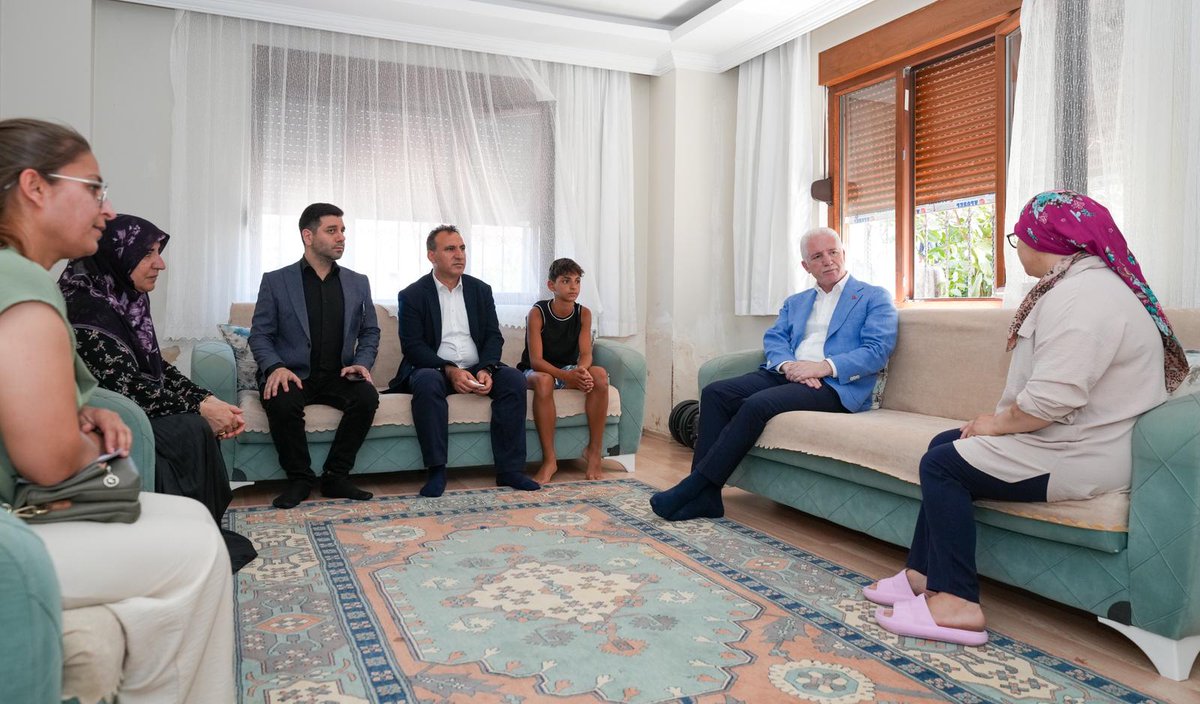 TC_istanbul's tweet image. Valimiz Davut Gül, vatandaşlarımızı evlerinde ziyaret ediyor.

İlçe ziyaretlerine Büyükçekmece&apos;de devam eden Vali Gül, &quot;Ailemiz İstanbul&quot; projesi kapsamında 10 ailemizin hanesine misafir oldu.

🏠Çetin Ailesi,
🏡Özbalık Ailesi,
🏠Yıldırım Ailesi,
🏡Saka Ailesi,
🏠Bulur Ailesi,…