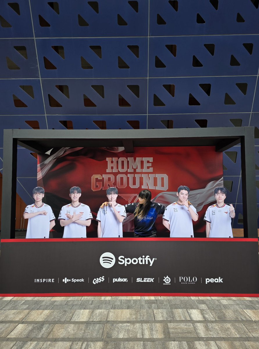 starlitskyxx's tweet image. T1 Home Ground things 🥰