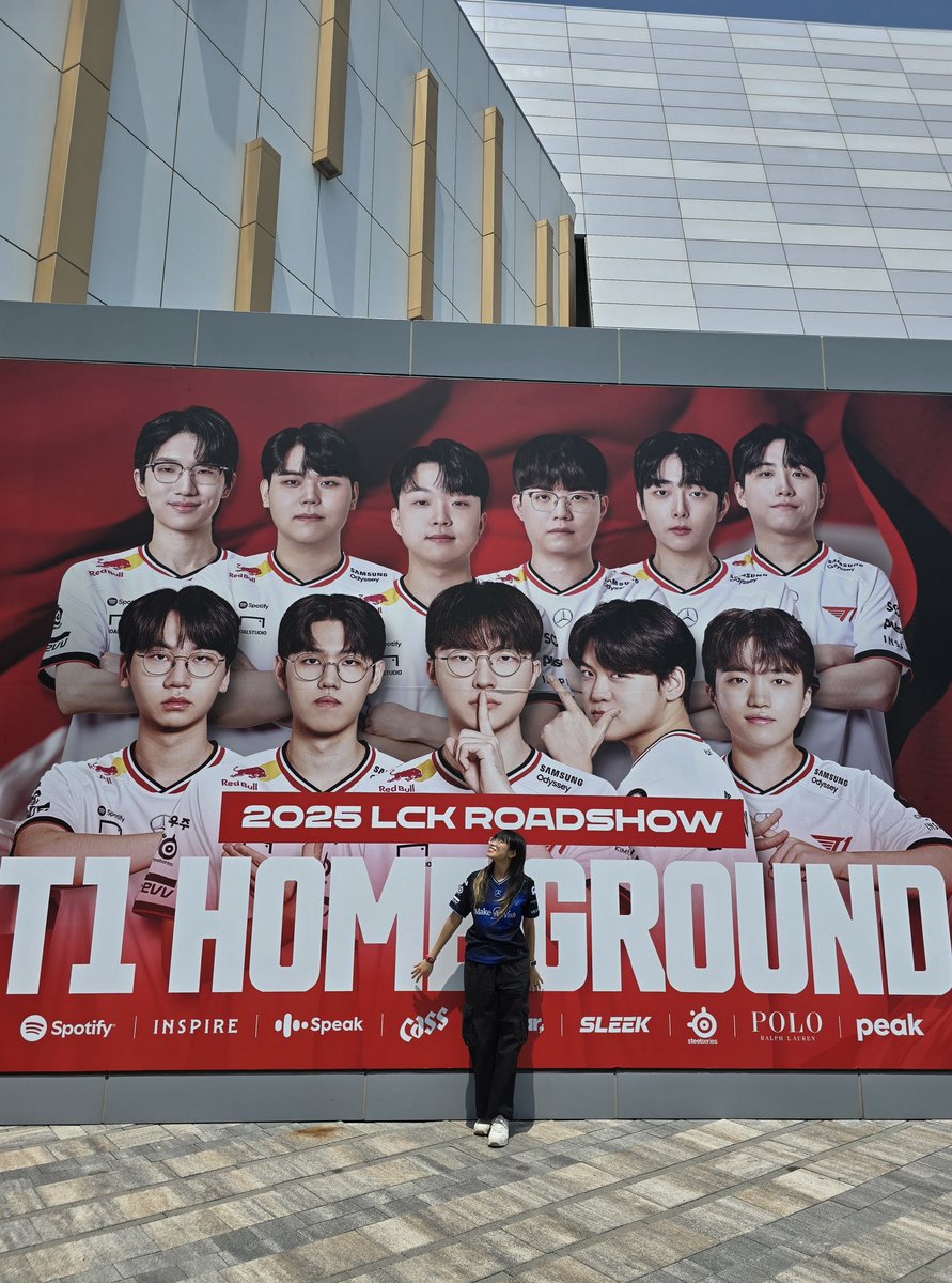 starlitskyxx's tweet image. T1 Home Ground things 🥰