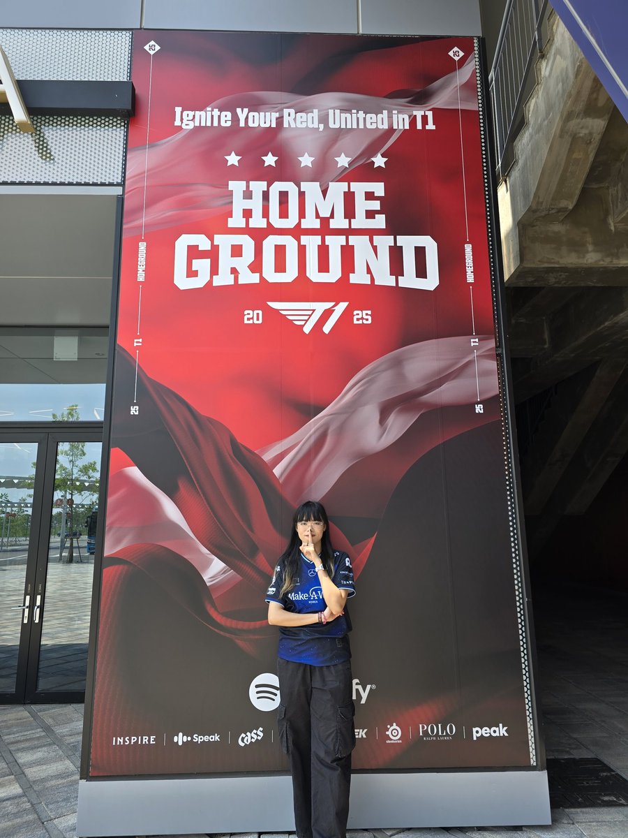 starlitskyxx's tweet image. T1 Home Ground things 🥰