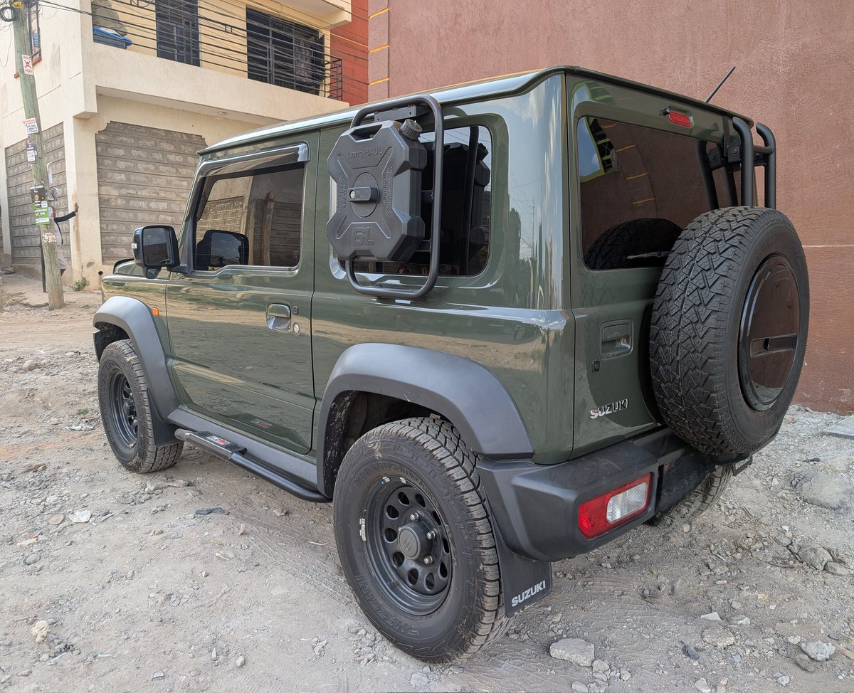 Driven this car for less than 6 hrs and it sure turns heads. Got multiple comments watoi be like, "Gari yako inadonjo" 
I might fuck around and buy it sasa, haha.