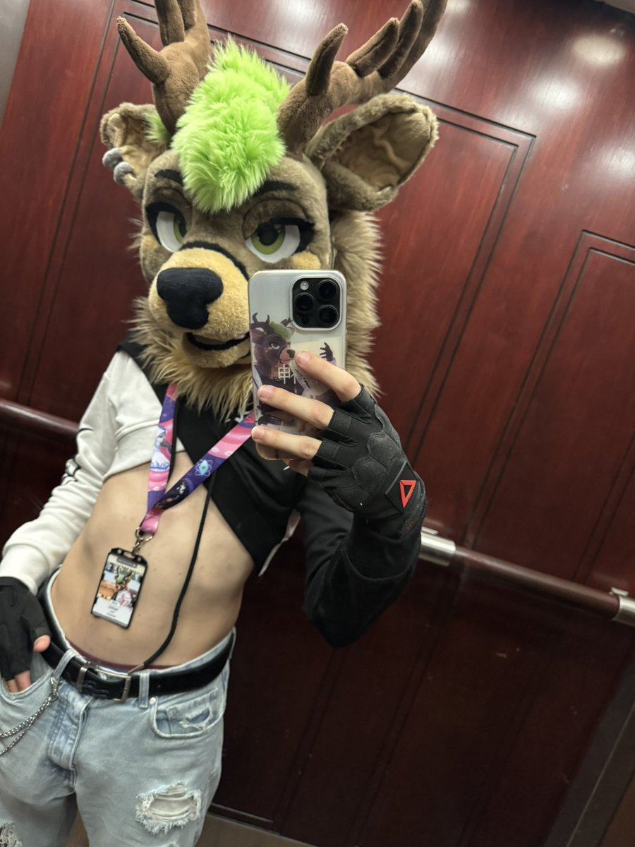 Enjoying awoostria so far💚
Can’t wait to host my panel today! Its always a pleasure to bring music in conventions🥰