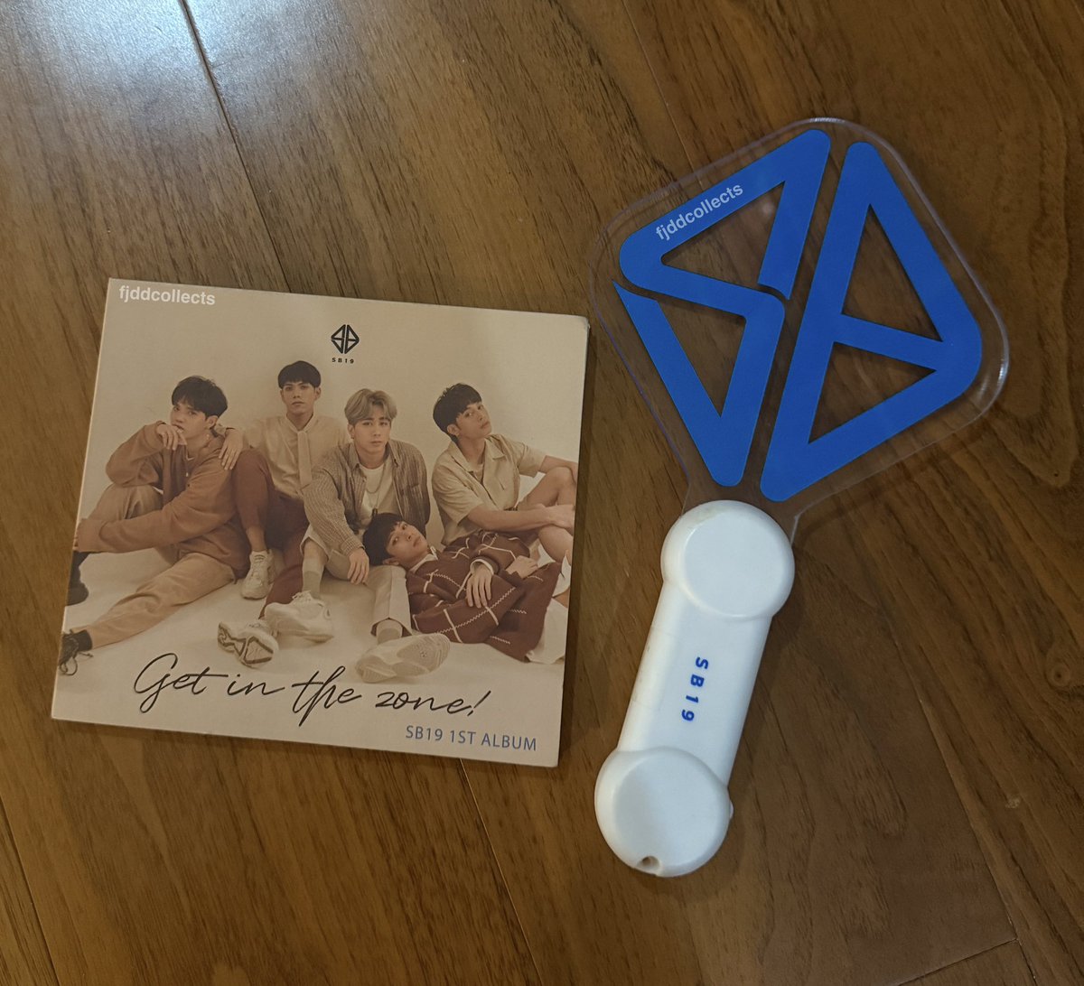 fjddcollects's tweet photo. 🔗 #rfjddsells — wts lfb ..ᐢ 

✷ ꒰ sb19 get in the zone album &amp; version 2 (v2) lightstick ꒱

⠀ .. ɞ  album: ₱1,300 | ls: ₱550 + sf
⠀ .. ɞ  10/10 conditon
⠀ .. ɞ  on hand ! no rush shipping
⠀ .. ɞ  sold separately :) 

୧ . dm me if interested :D https://t.co/x6V1FBRq92