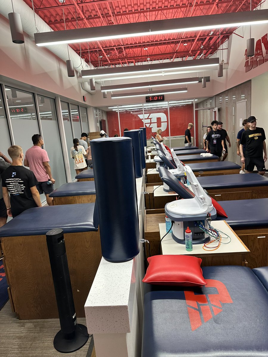 Collinisaac6's tweet image. Had a great time @DaytonFootball Rising Senior Day! Thank you for the invite @John_bowes_ Looking forward to getting back on campus this fall!

@_JaredDTucker @TippFB @Mark__Porter