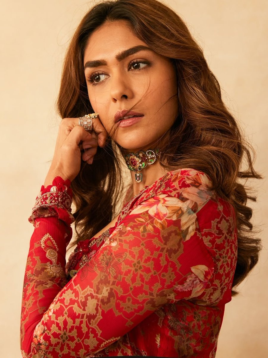 Aneesh_98's tweet image. Mrunal Thakur !♥️

@mrunal0801 #MrunalThakur