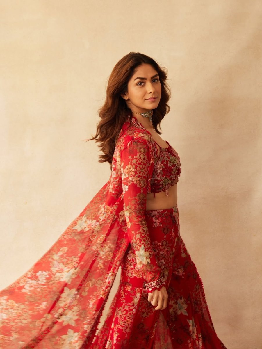Aneesh_98's tweet image. Mrunal Thakur !♥️

@mrunal0801 #MrunalThakur