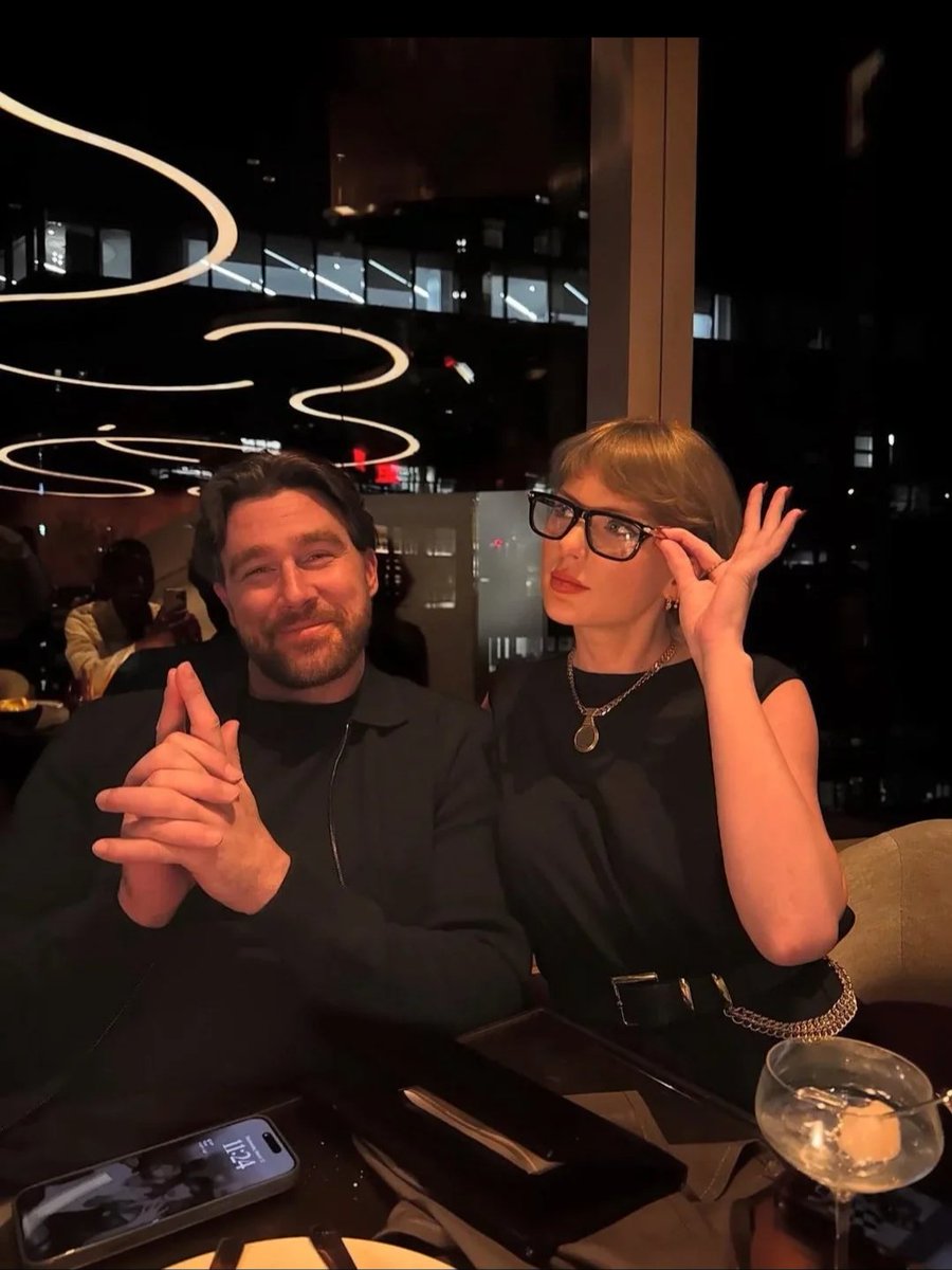 filmyloops's tweet image. Travis Kelce shares new photos with Taylor Swift on instagram.
