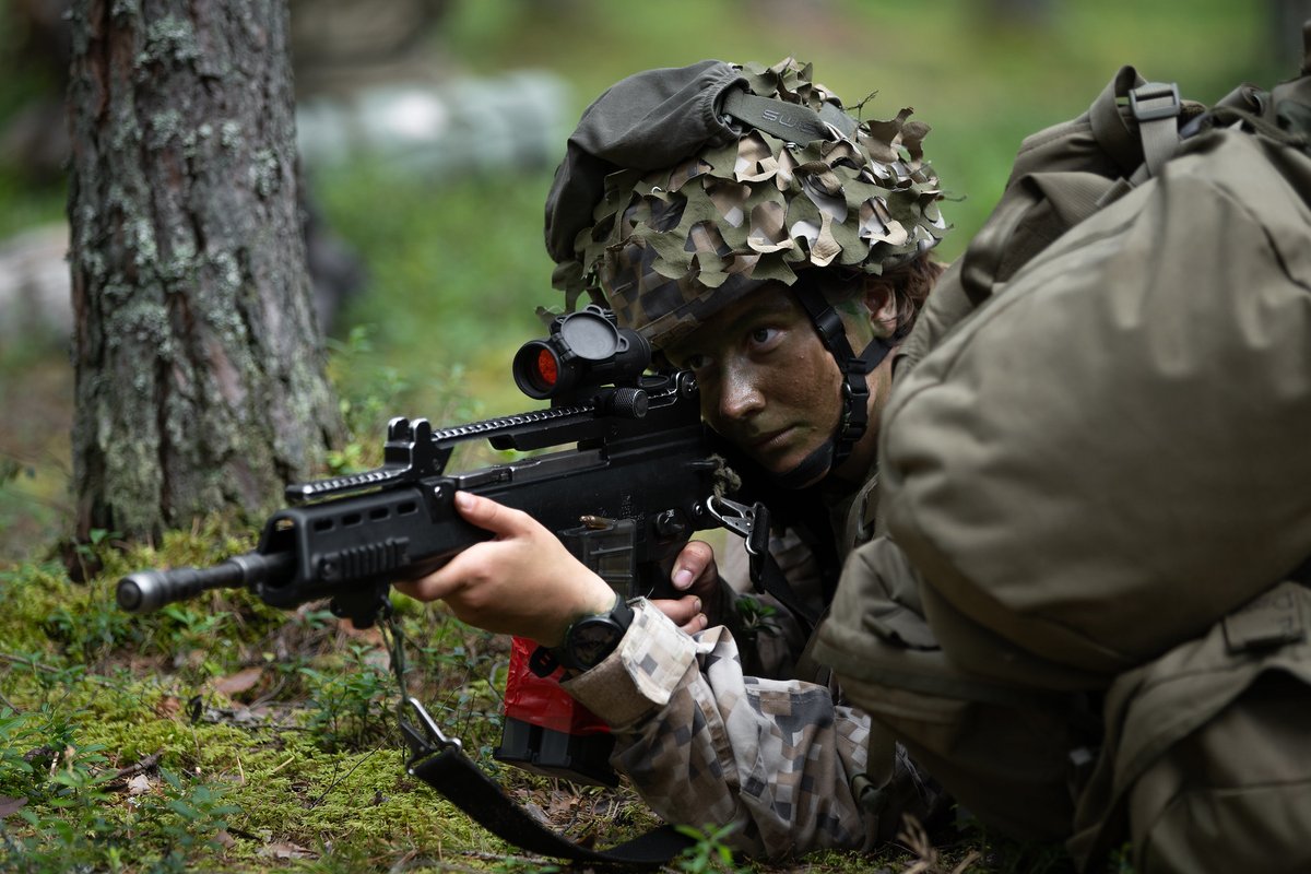 AndrisSpruds's tweet image. Latvijas drošība ir mūsu kopīgais pienākums!

Lepojos ar rezervistu militārās apmācības kursa karavīriem un karavīrēm, kuri šodien deva svinīgo zvērestu! 🇱🇻

🫡 Kopā stipri – dažādi cilvēki, vienots mērķis, neatlaidība un patriotisms.

🇱🇻 #MūsuLatvijaMūsuAtbildība…