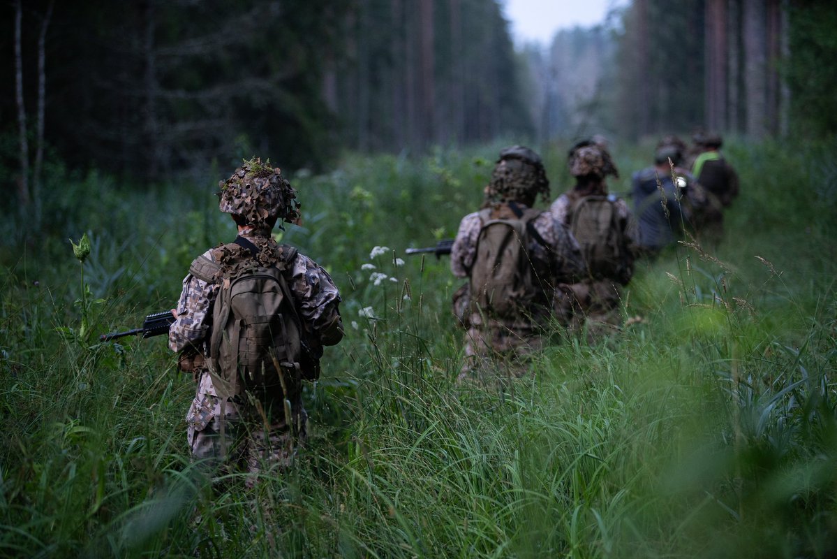 AndrisSpruds's tweet image. Latvijas drošība ir mūsu kopīgais pienākums!

Lepojos ar rezervistu militārās apmācības kursa karavīriem un karavīrēm, kuri šodien deva svinīgo zvērestu! 🇱🇻

🫡 Kopā stipri – dažādi cilvēki, vienots mērķis, neatlaidība un patriotisms.

🇱🇻 #MūsuLatvijaMūsuAtbildība…